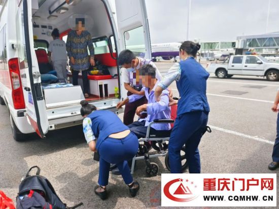 重庆：旅客突发疾病晕倒 航班紧急返航(图2)