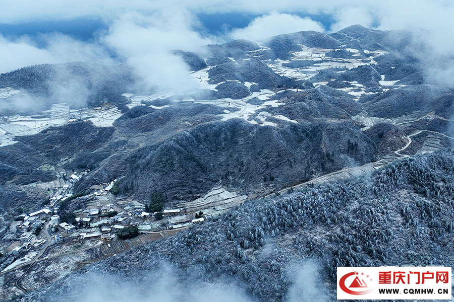 重庆酉阳：雪落天山堡 美景入画来(图2)