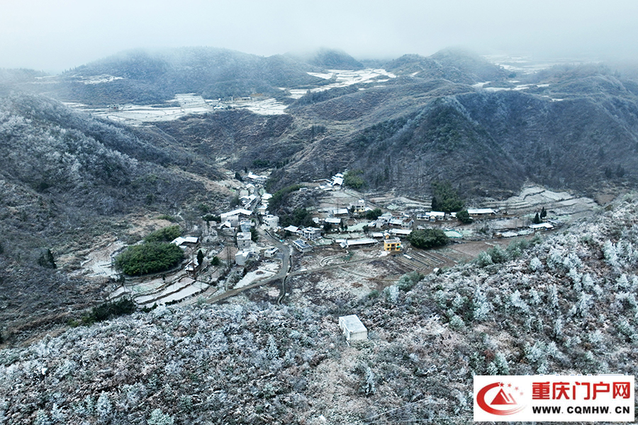 重庆酉阳：雪落天山堡 美景入画来(图3)