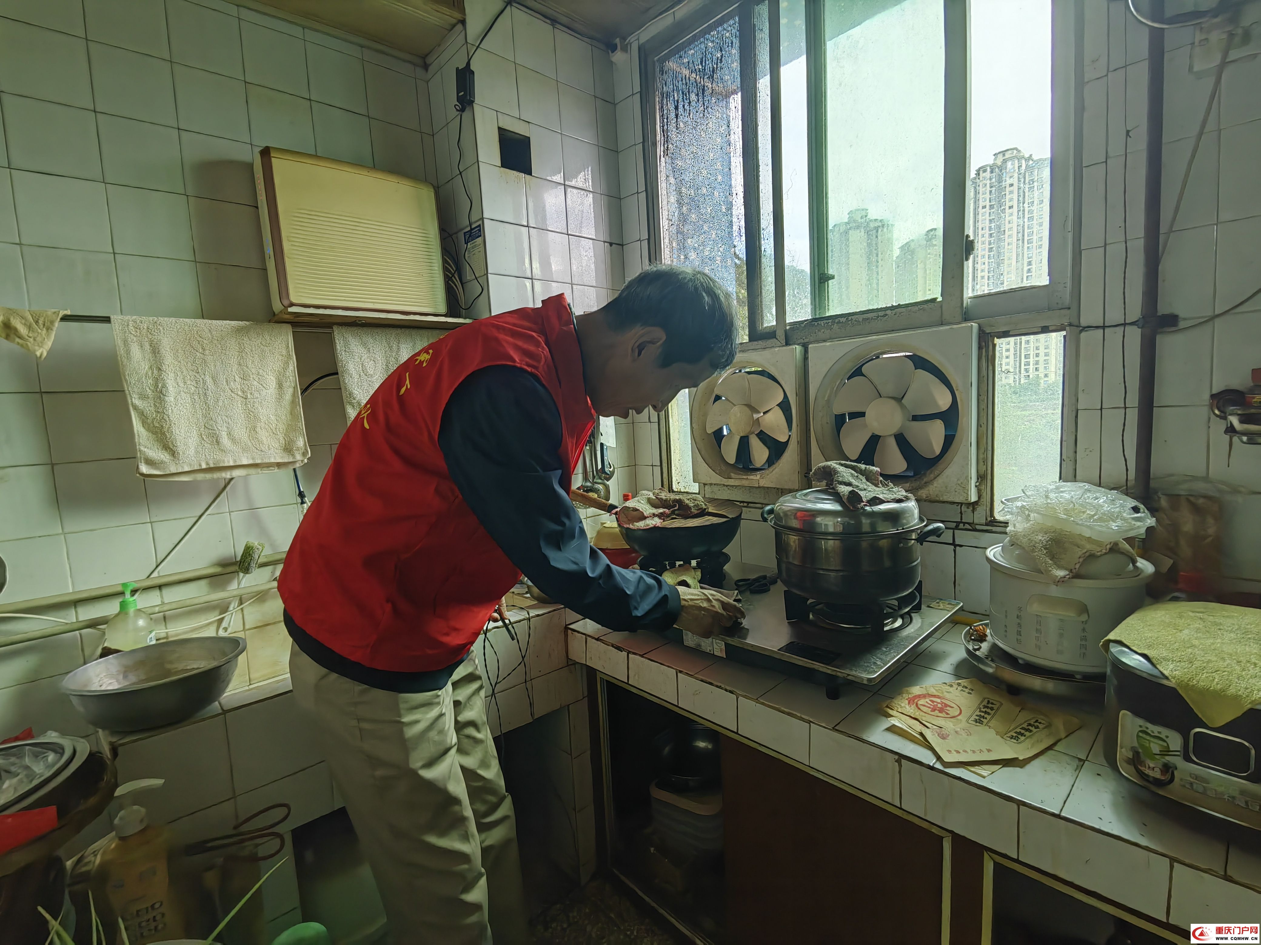 巴南莲花:重阳慰问暖人心 “关怀台账”传温情(1) 巴南莲花:重阳慰问暖人心 “关怀台账”传温情(1)