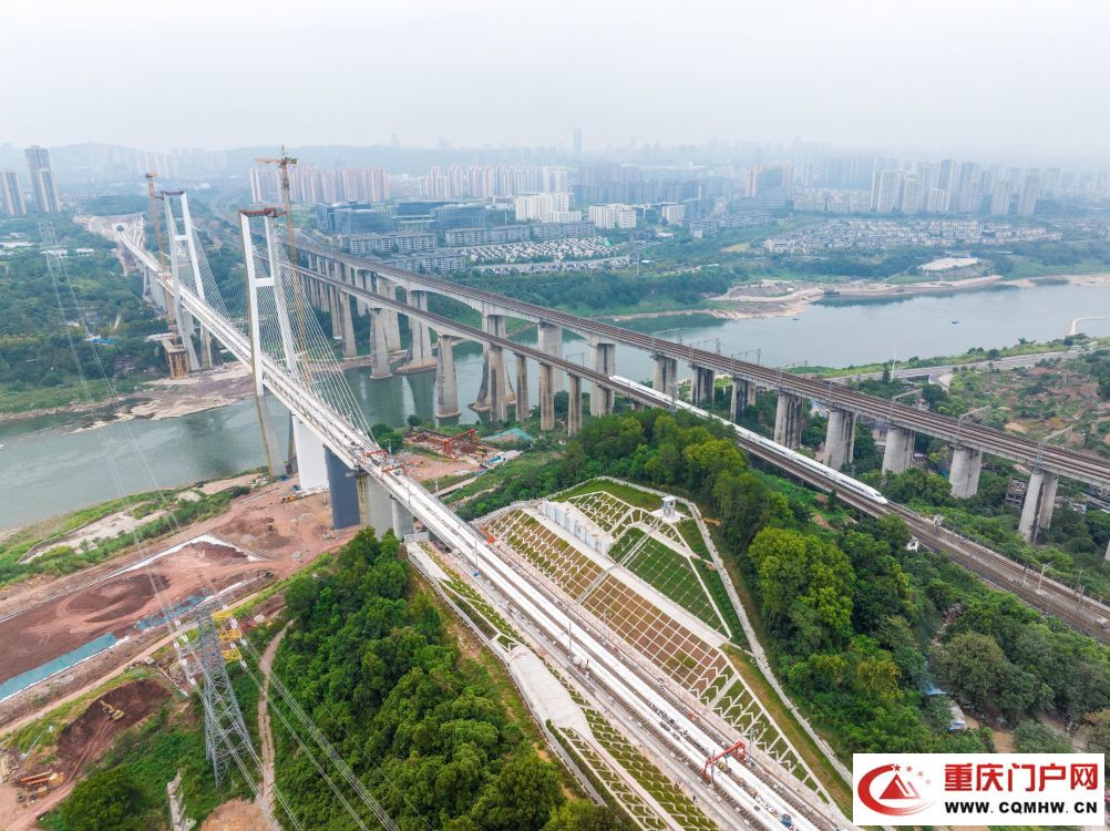 成渝中线高铁全线无砟轨道完工(6) 成渝中线高铁全线无砟轨道完工(6)